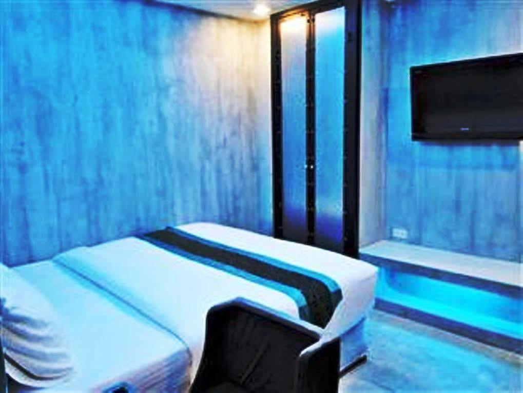 Blutique Hotel Бангкок Екстер'єр фото